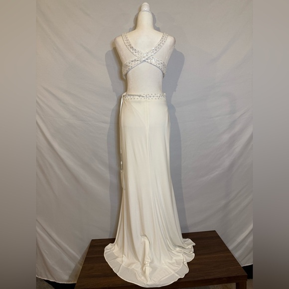 Mac Duggal 68166 Size 8 White Sequin Criss Cross Bodice Gown - Picture 5 of 9